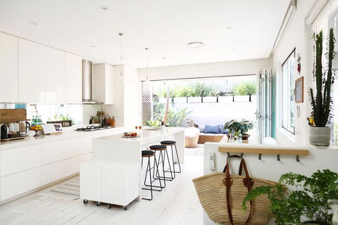 Walk To Beach From This Stylish Bronte Oasis W AC, Wifi And Free Parking - Yamba Accommodation 1