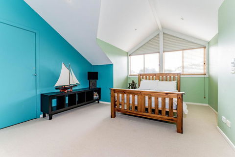 WALKIN' ON SUNSHINE - Yamba Accommodation 2