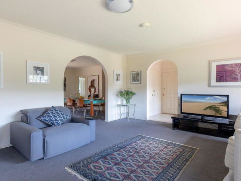 Walling-Clifton Gardens - Backing Onto Golf Course - Yamba Accommodation 2