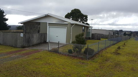 Waratah Falls Holiday Unit - Yamba Accommodation 3