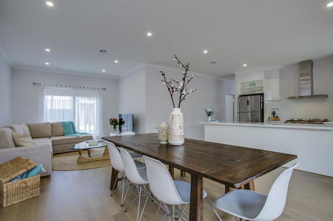 Water Edge Sensation - Yamba Accommodation 0