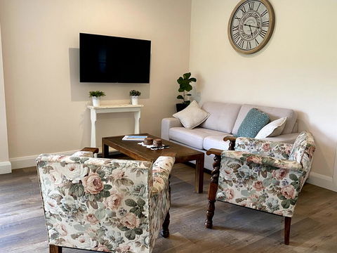 Waterfall Unit Farm Stay - Yamba Accommodation 3
