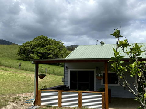 Waterfall Unit Farm Stay - Yamba Accommodation 1