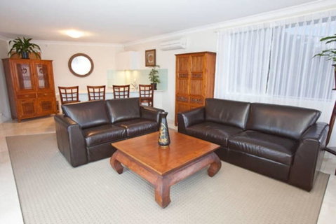 Waterfront On Manly Harbour - Yamba Accommodation 2