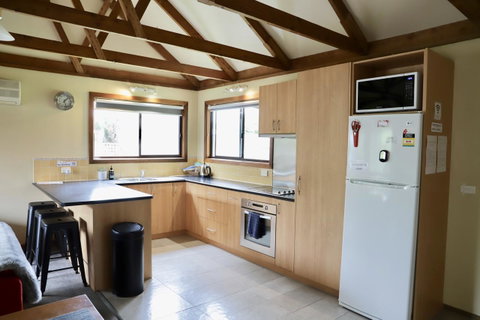Red Ceder Cottage - Great Ocean Road - Port Campbell - Yamba Accommodation 11
