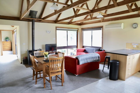 Red Ceder Cottage - Great Ocean Road - Port Campbell - Yamba Accommodation 12