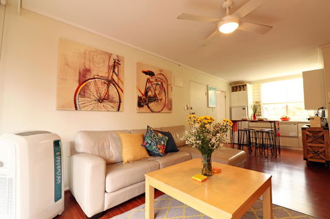 Colour Pop Fitzroy - 3 Bedroom Pet Friendly - Yamba Accommodation 4