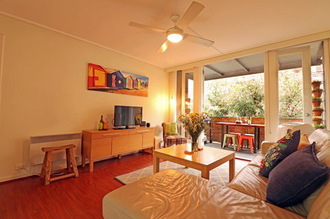 Colour Pop Fitzroy - 3 Bedroom Pet Friendly - Yamba Accommodation 1