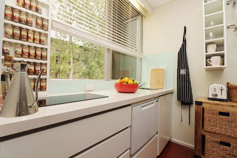 Colour Pop Fitzroy - 3 Bedroom Pet Friendly - Yamba Accommodation 5