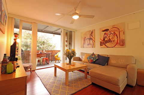 Colour Pop Fitzroy - 3 Bedroom Pet Friendly - Yamba Accommodation 2