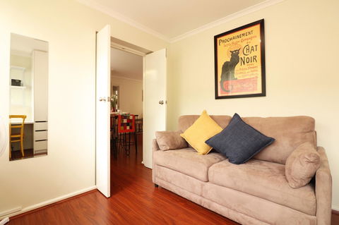Colour Pop Fitzroy - 3 Bedroom Pet Friendly - Yamba Accommodation 17