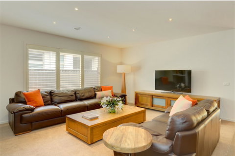 Newington Lakehouse - Yamba Accommodation 9