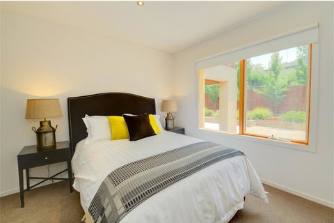 Newington Lakehouse - Yamba Accommodation 6