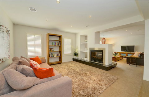 Newington Lakehouse - Yamba Accommodation 8