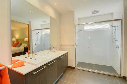 Newington Lakehouse - Yamba Accommodation 10