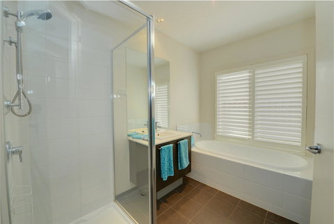 Newington Lakehouse - Yamba Accommodation 2