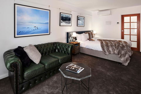 Daylesford Art Motel - Yamba Accommodation 9