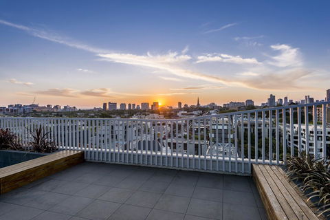 Oaks Melbourne South Yarra Suites - Yamba Accommodation 6