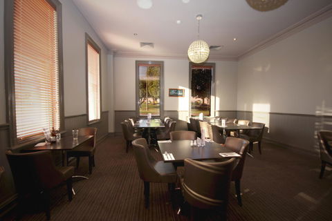 Mitchell River Tavern - Yamba Accommodation 9