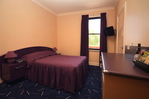Mitchell River Tavern - Yamba Accommodation 18