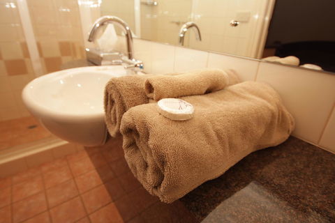 Mitchell River Tavern - Yamba Accommodation 5
