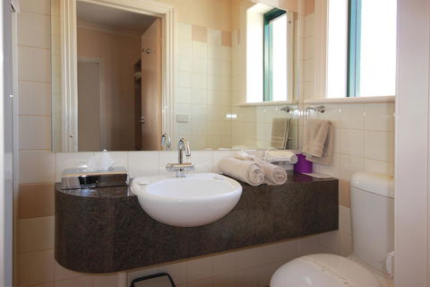 Mitchell River Tavern - Yamba Accommodation 19