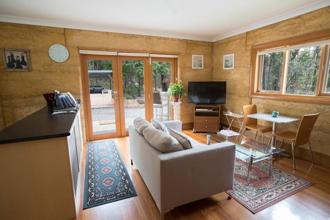 Bundjil Studio - Yamba Accommodation 6