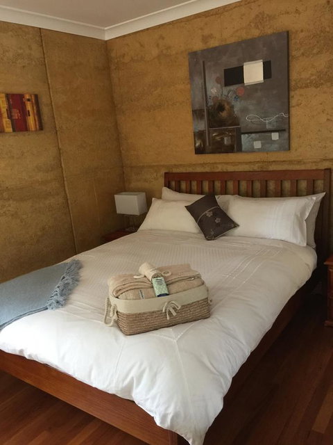 Bundjil Studio - Yamba Accommodation 9