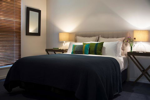 Lake Como Villa - Yamba Accommodation 9