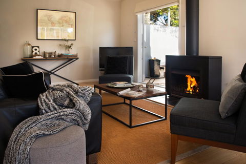 Lake Como Villa - Yamba Accommodation 2