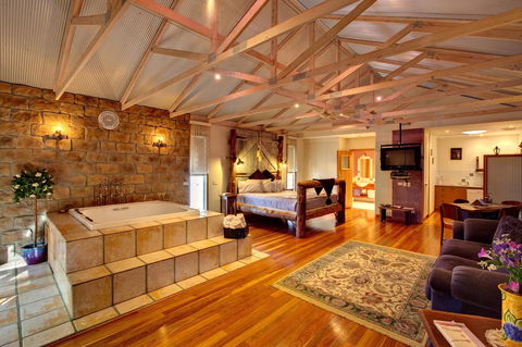 Ditto Daddy's - Yamba Accommodation 0