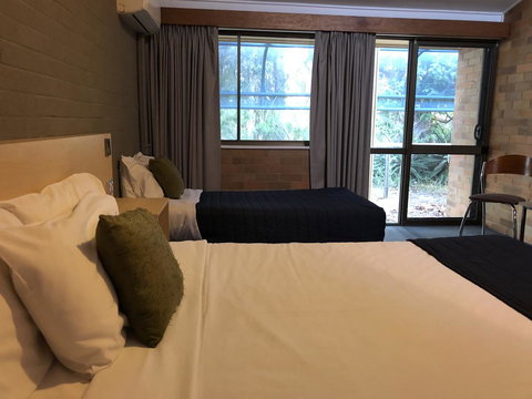 Bribie Island Hotel - Yamba Accommodation 19