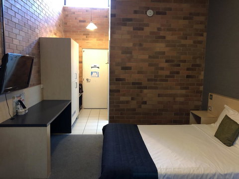 Bribie Island Hotel - Yamba Accommodation 3