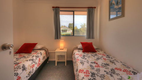 Dolphin Waters - Yamba Accommodation 6
