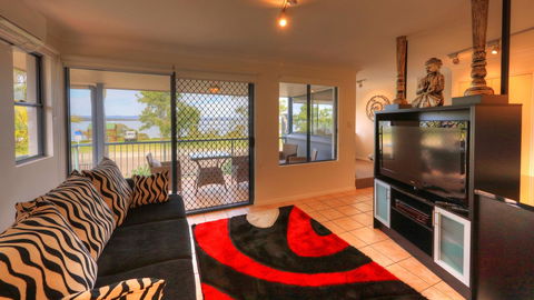Dolphin Waters - Yamba Accommodation 7