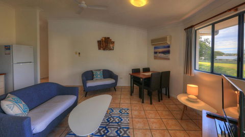 Dolphin Waters - Yamba Accommodation 3