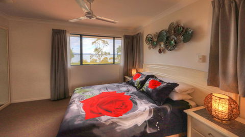 Dolphin Waters - Yamba Accommodation 4