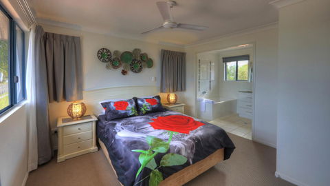 Dolphin Waters - Yamba Accommodation 5