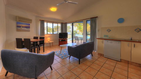 Dolphin Waters - Yamba Accommodation 1