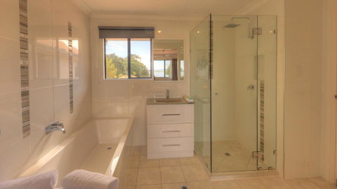 Dolphin Waters - Yamba Accommodation 0