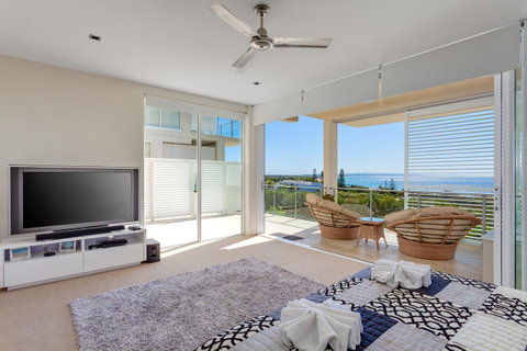 Apartment Dees Retreat - Yamba Accommodation 8