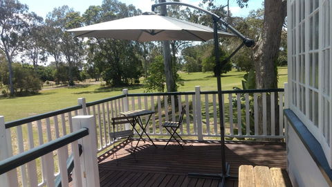 Lake Weyba Noosa Lodge & Kangaroos - Yamba Accommodation 2
