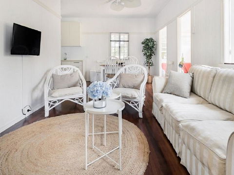 Lake Weyba Noosa Lodge & Kangaroos - Yamba Accommodation 7