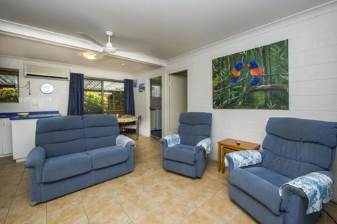 Magnetic North Apartment 1 - Yamba Accommodation 4