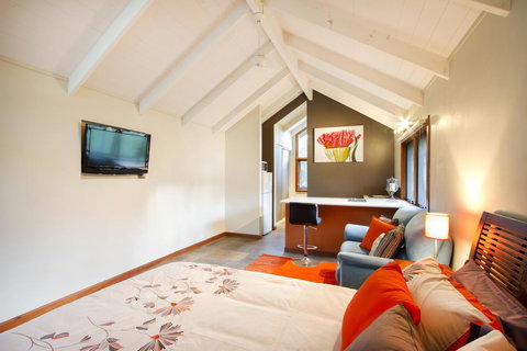 Airlie Beach Eco Cabins - Adults Only - Yamba Accommodation 9