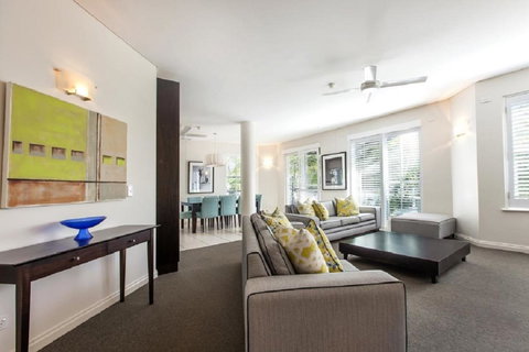 Emerald Noosa - Yamba Accommodation 7