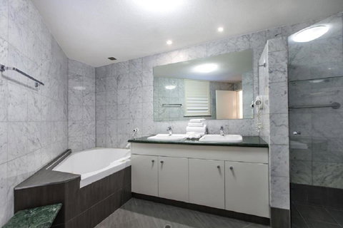 Emerald Noosa - Yamba Accommodation 10