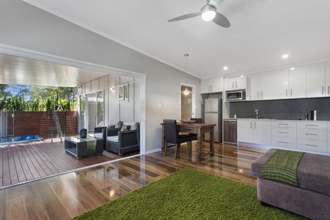 Pandanus Spa Cottage - Yamba Accommodation 1