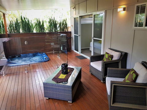 Pandanus Spa Cottage - Yamba Accommodation 5