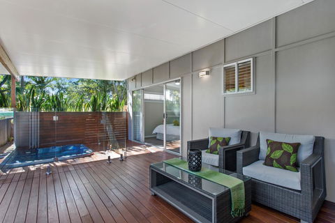 Pandanus Spa Cottage - Yamba Accommodation 2